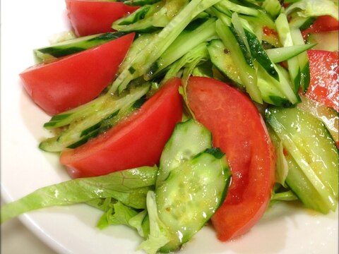 手作りドレッシングの夏野菜サラダ 